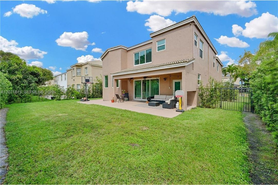 For Sale: $950,000 (5 beds, 3 baths, 3113 Square Feet)