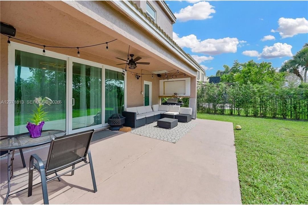 For Sale: $950,000 (5 beds, 3 baths, 3113 Square Feet)