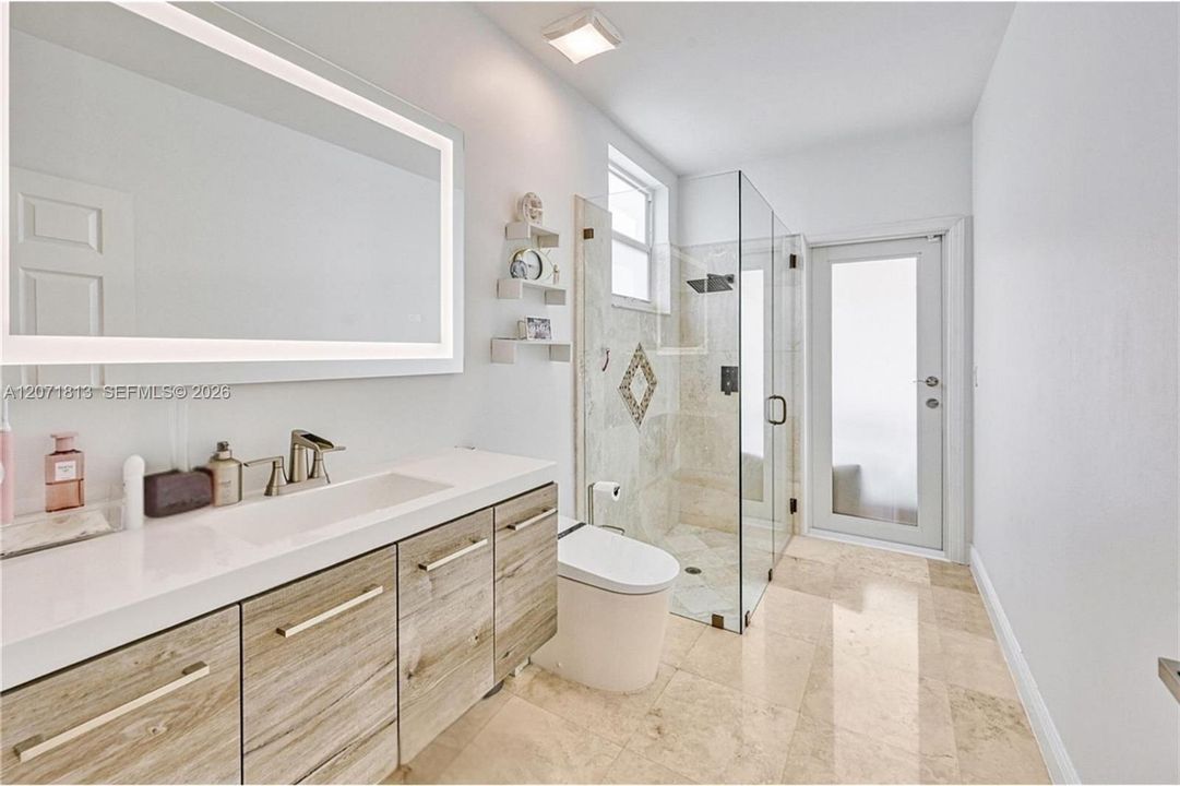 For Sale: $950,000 (5 beds, 3 baths, 3113 Square Feet)