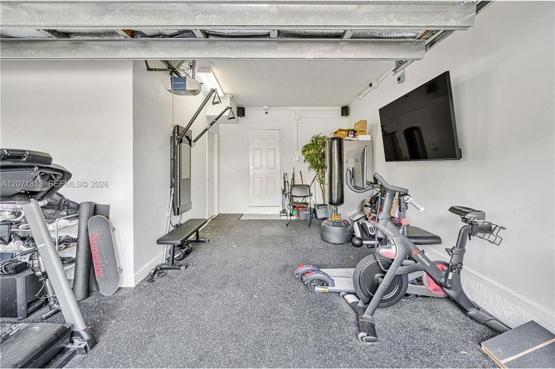 For Sale: $950,000 (5 beds, 3 baths, 3113 Square Feet)