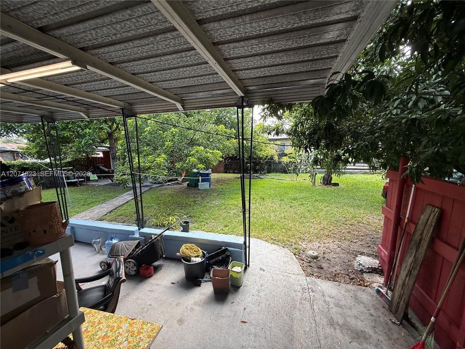 For Sale: $475,000 (2 beds, 1 baths, 1140 Square Feet)