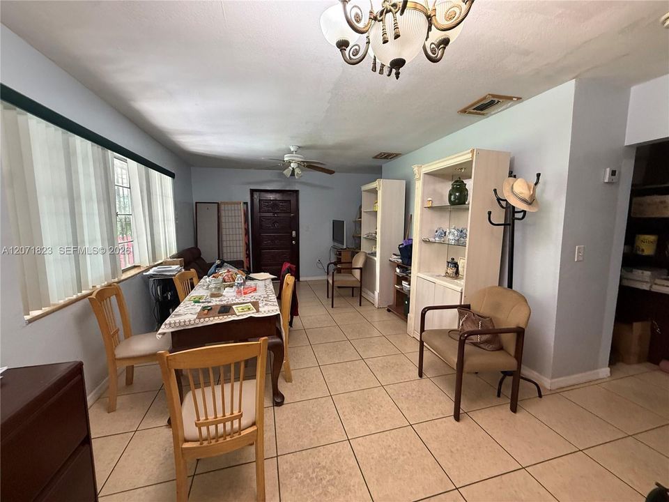 For Sale: $475,000 (2 beds, 1 baths, 1140 Square Feet)