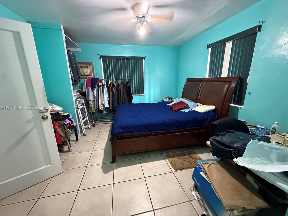 For Sale: $475,000 (2 beds, 1 baths, 1140 Square Feet)