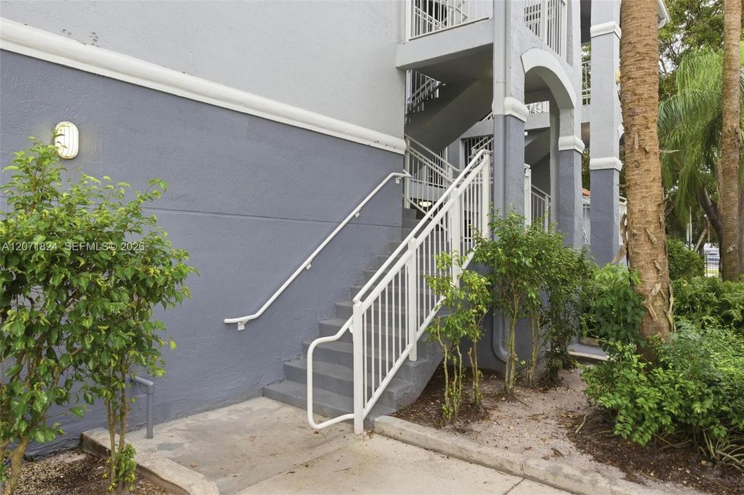 For Sale: $325,000 (3 beds, 2 baths, 1247 Square Feet)