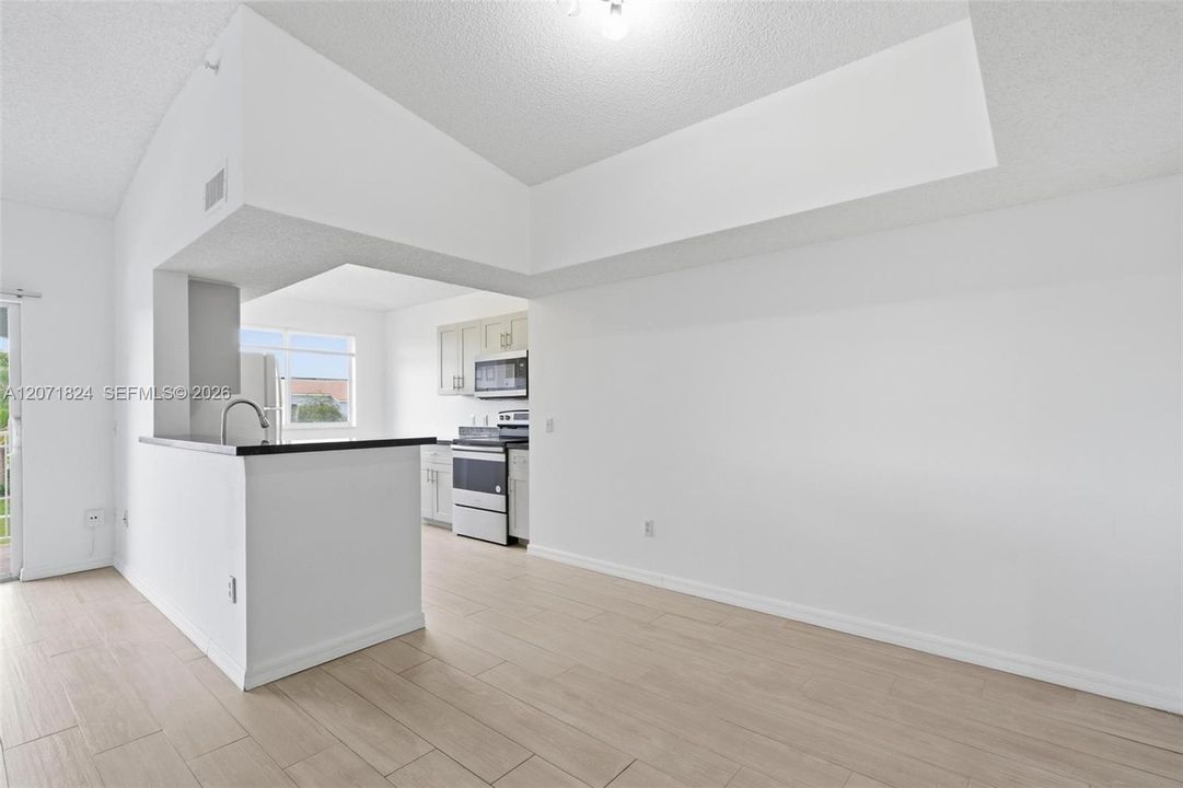 For Sale: $325,000 (3 beds, 2 baths, 1247 Square Feet)