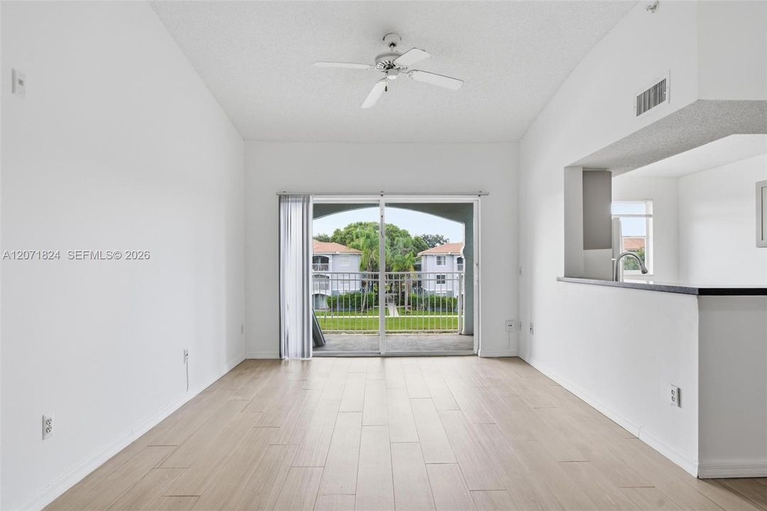 For Sale: $325,000 (3 beds, 2 baths, 1247 Square Feet)