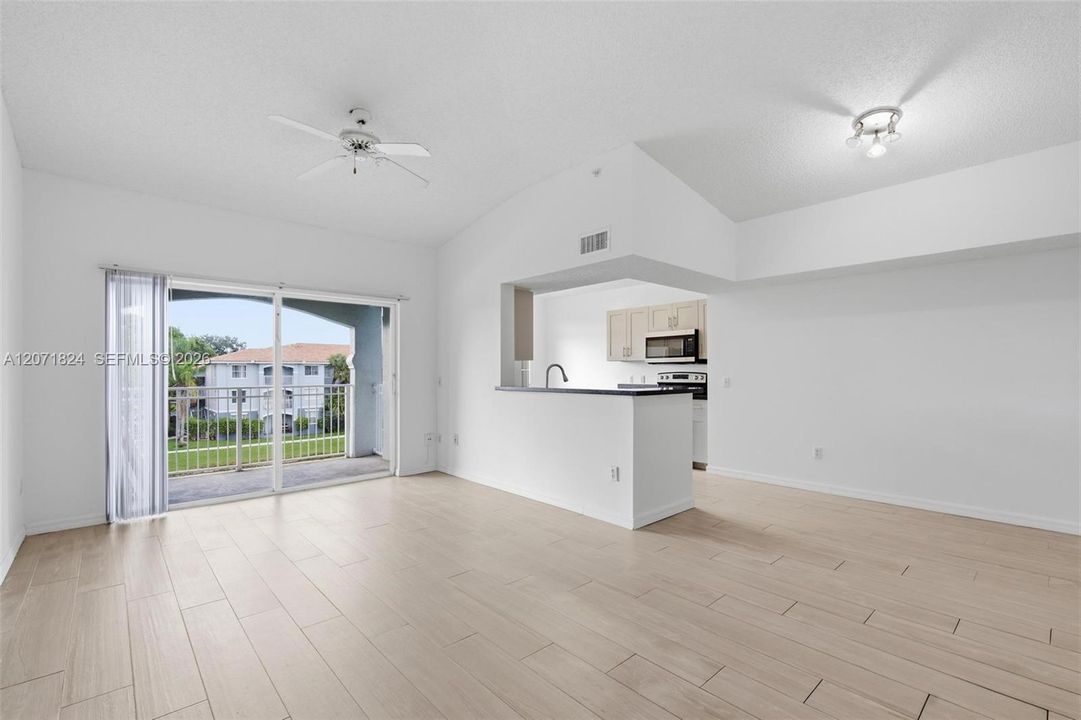 For Sale: $325,000 (3 beds, 2 baths, 1247 Square Feet)