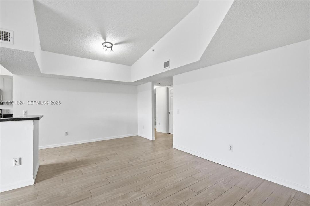 For Sale: $325,000 (3 beds, 2 baths, 1247 Square Feet)