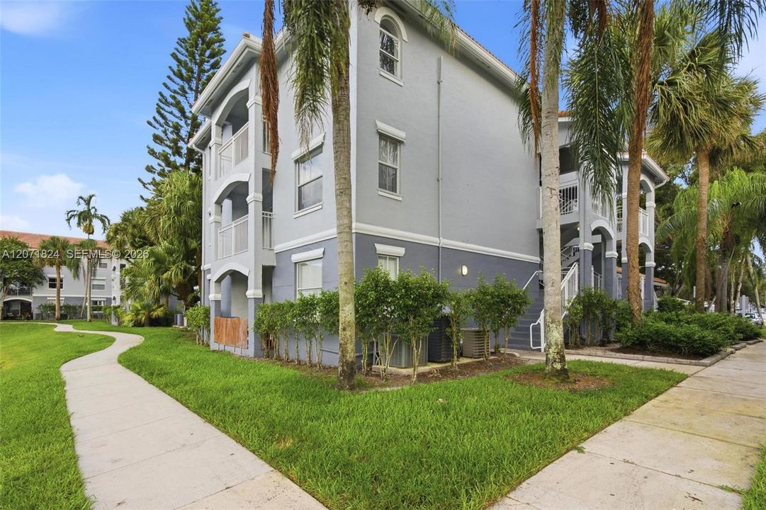 For Sale: $325,000 (3 beds, 2 baths, 1247 Square Feet)