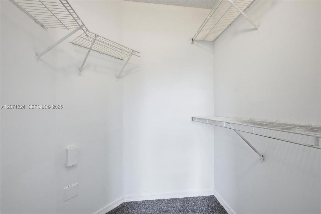 For Sale: $325,000 (3 beds, 2 baths, 1247 Square Feet)