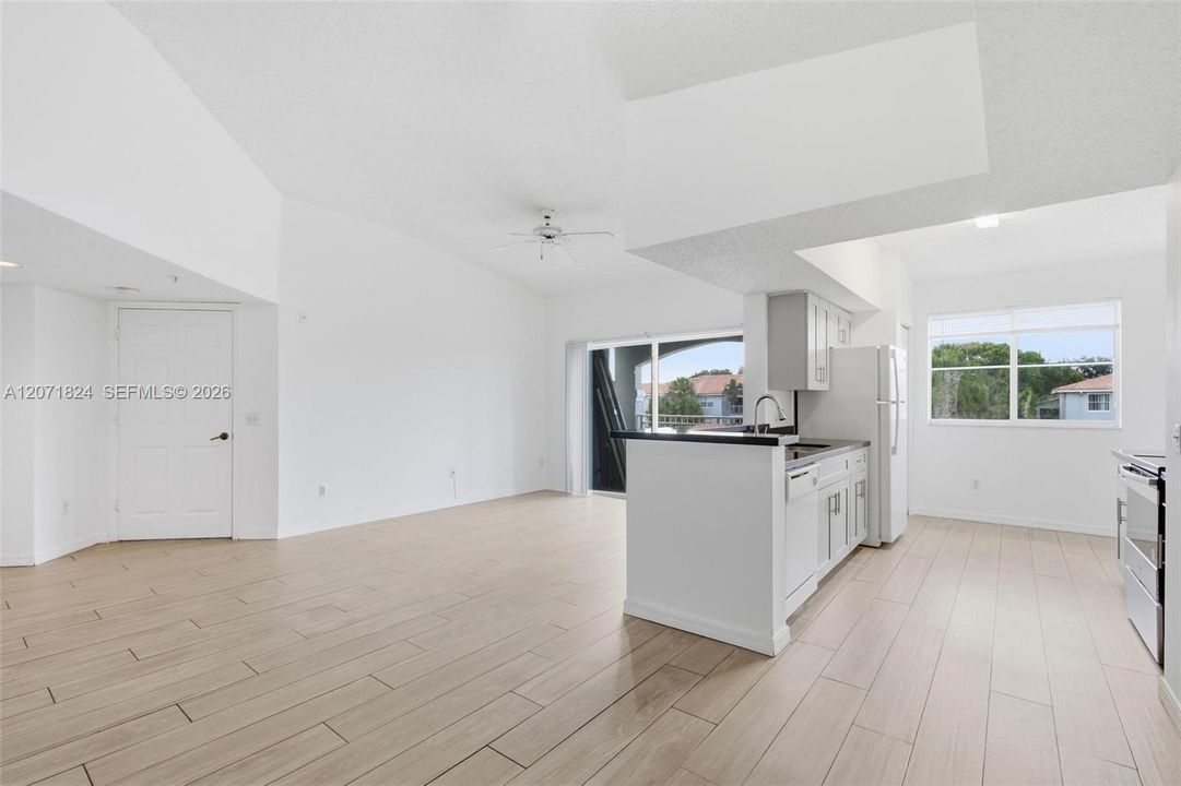For Sale: $325,000 (3 beds, 2 baths, 1247 Square Feet)