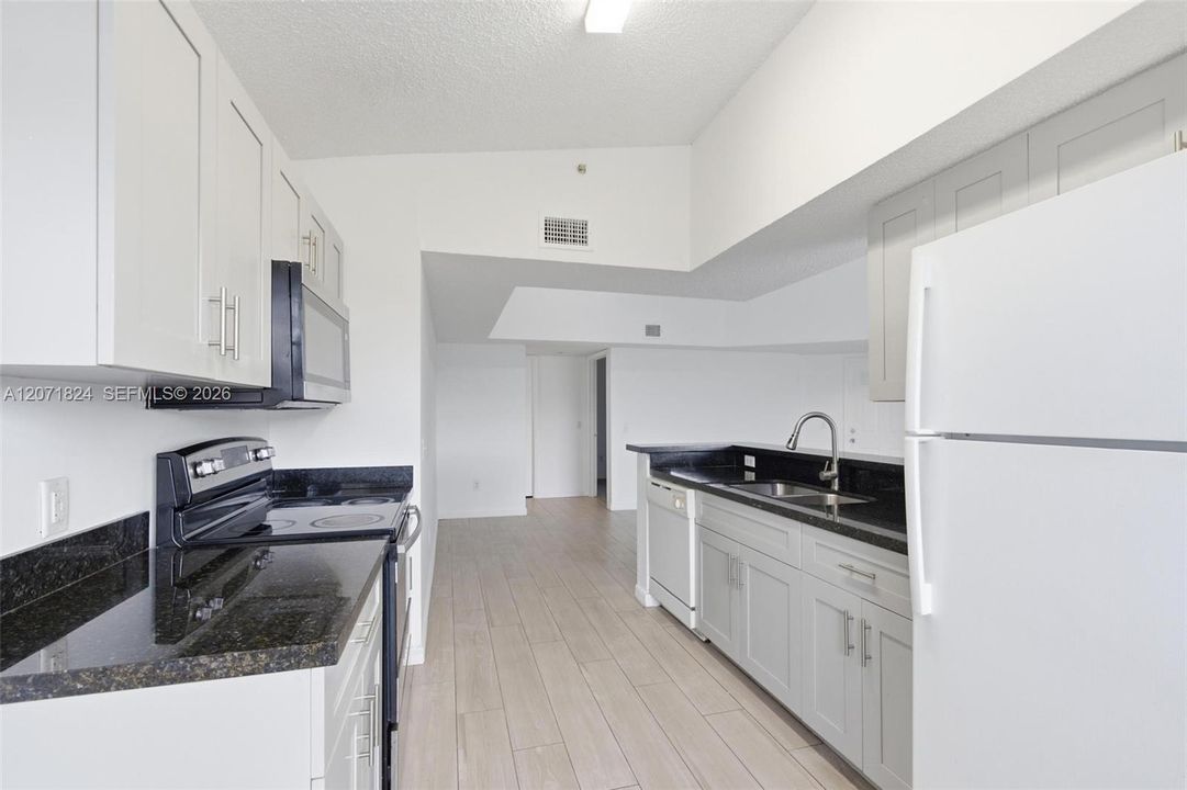 For Sale: $325,000 (3 beds, 2 baths, 1247 Square Feet)
