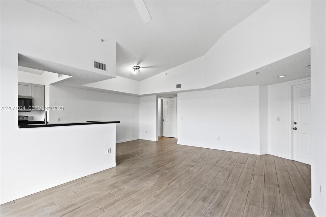 For Sale: $325,000 (3 beds, 2 baths, 1247 Square Feet)