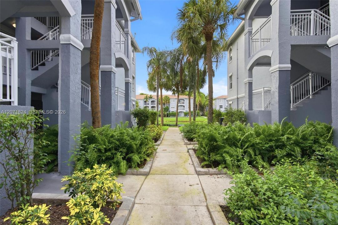 For Sale: $325,000 (3 beds, 2 baths, 1247 Square Feet)