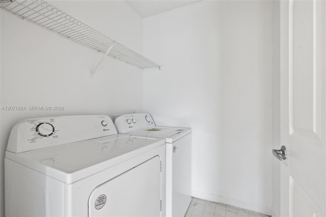 For Sale: $325,000 (3 beds, 2 baths, 1247 Square Feet)