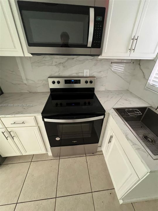 For Rent: $1,900 (1 beds, 1 baths, 800 Square Feet)