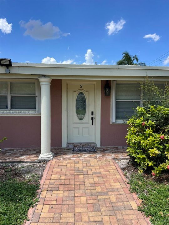 For Rent: $1,900 (1 beds, 1 baths, 800 Square Feet)