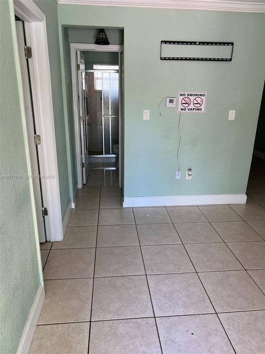 For Rent: $1,900 (1 beds, 1 baths, 800 Square Feet)