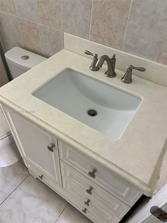 For Rent: $1,900 (1 beds, 1 baths, 800 Square Feet)