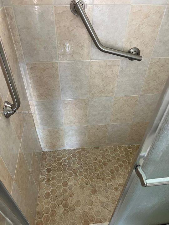 For Rent: $1,900 (1 beds, 1 baths, 800 Square Feet)