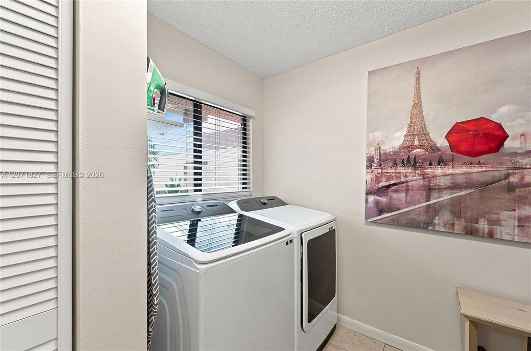 For Sale: $239,000 (2 beds, 2 baths, 900 Square Feet)
