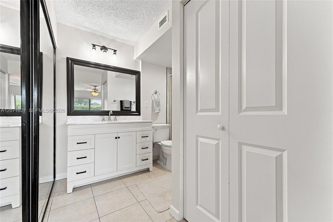 For Sale: $239,000 (2 beds, 2 baths, 900 Square Feet)