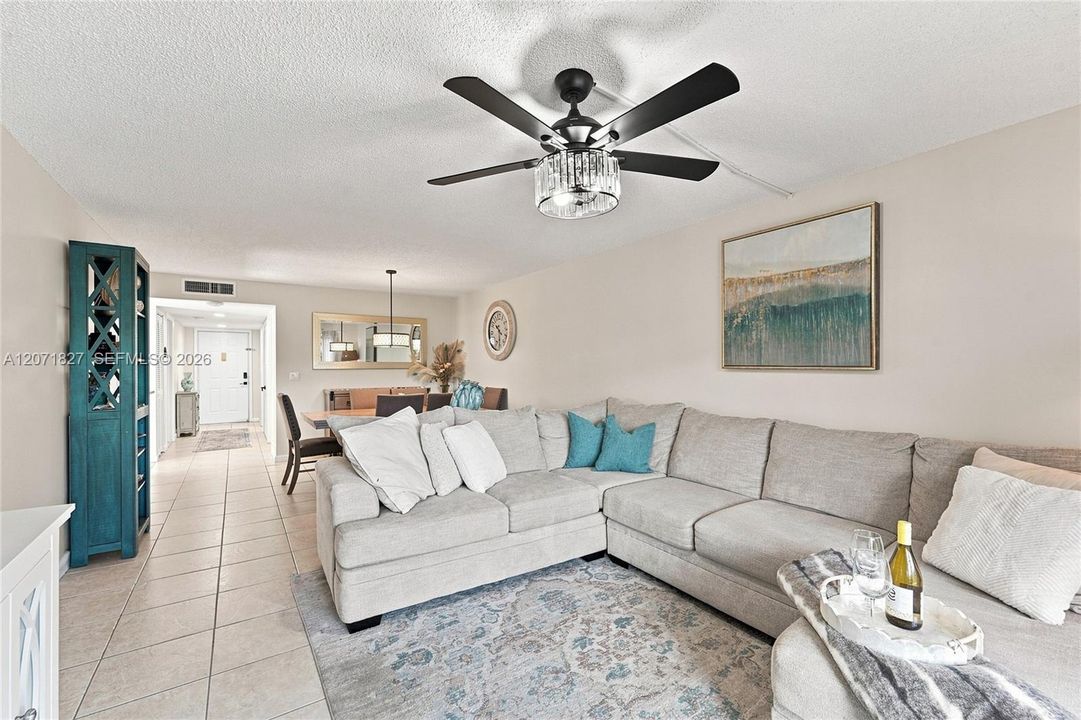 For Sale: $239,000 (2 beds, 2 baths, 900 Square Feet)
