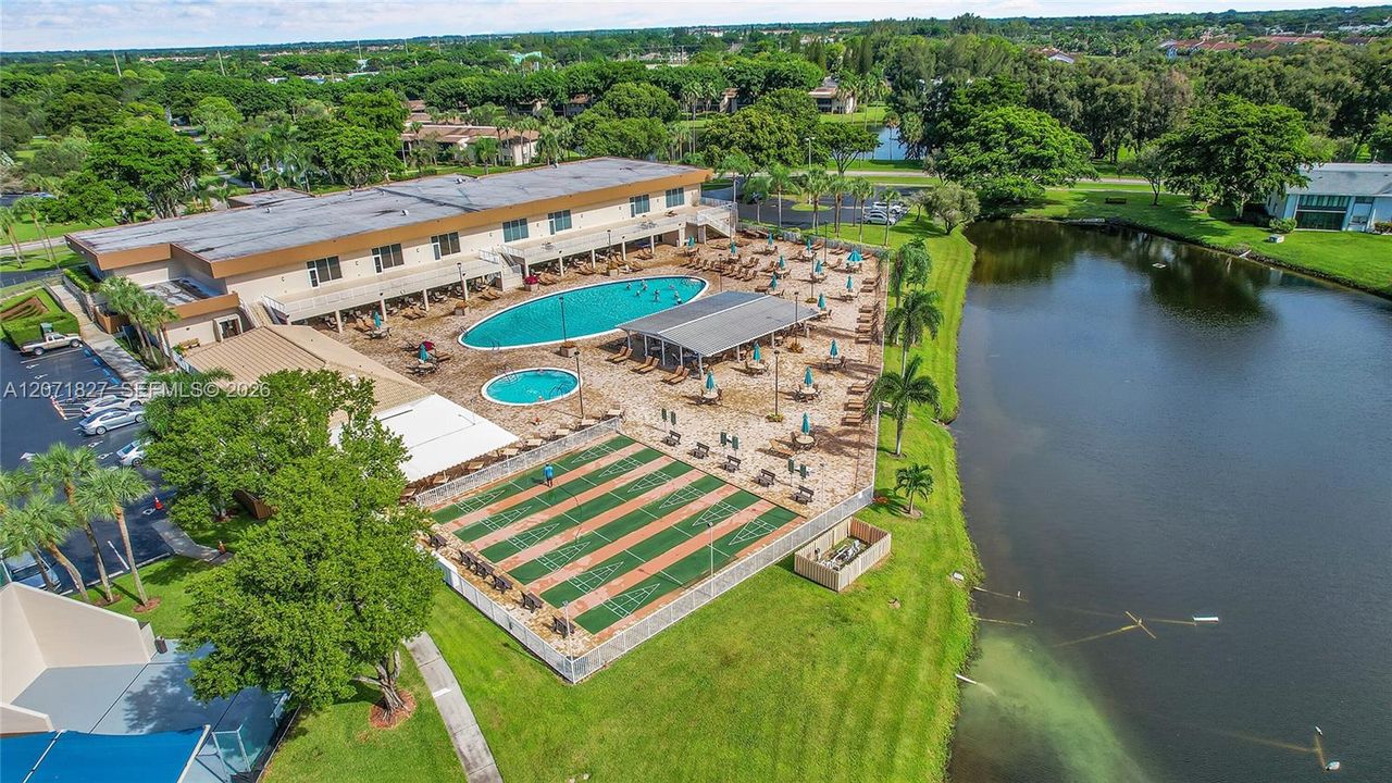 For Sale: $239,000 (2 beds, 2 baths, 900 Square Feet)