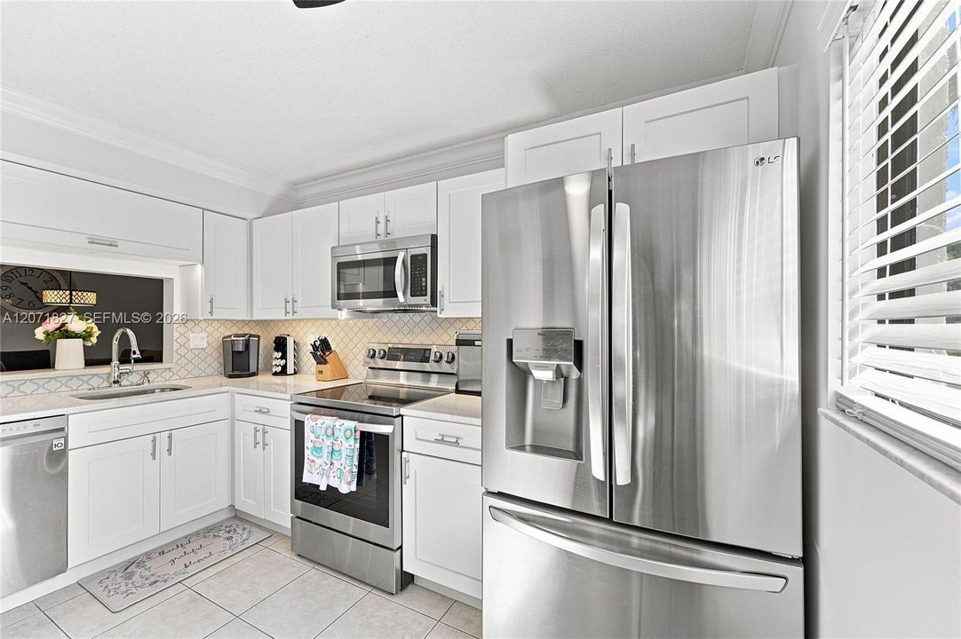 For Sale: $239,000 (2 beds, 2 baths, 900 Square Feet)