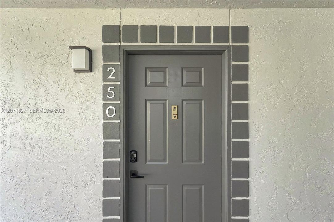 For Sale: $239,000 (2 beds, 2 baths, 900 Square Feet)