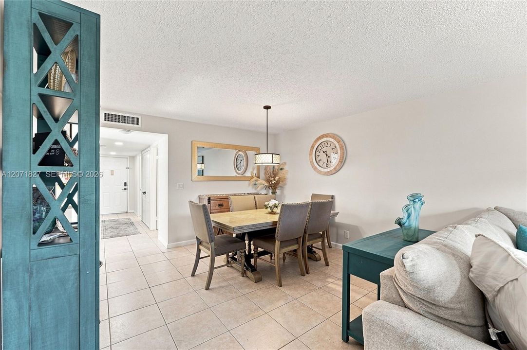 For Sale: $239,000 (2 beds, 2 baths, 900 Square Feet)