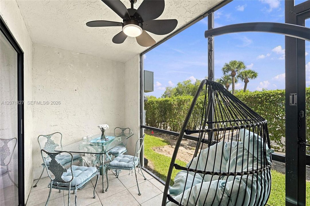 For Sale: $239,000 (2 beds, 2 baths, 900 Square Feet)