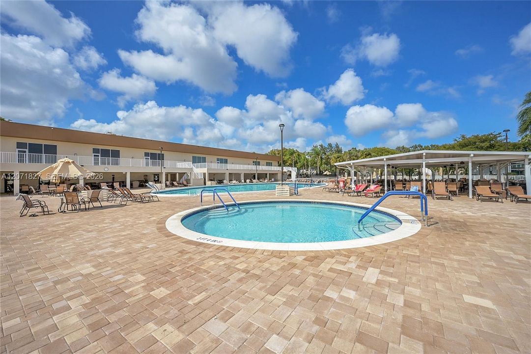 For Sale: $239,000 (2 beds, 2 baths, 900 Square Feet)