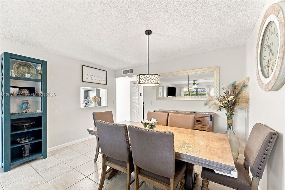 For Sale: $239,000 (2 beds, 2 baths, 900 Square Feet)