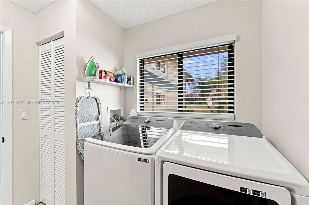 For Sale: $239,000 (2 beds, 2 baths, 900 Square Feet)