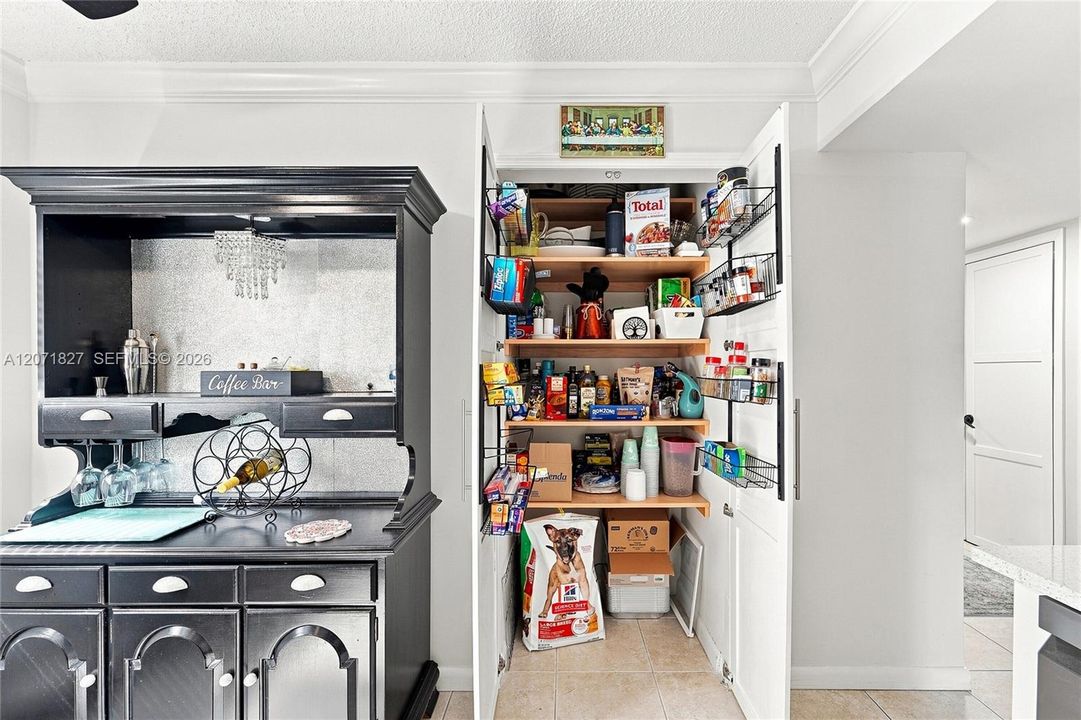 For Sale: $239,000 (2 beds, 2 baths, 900 Square Feet)