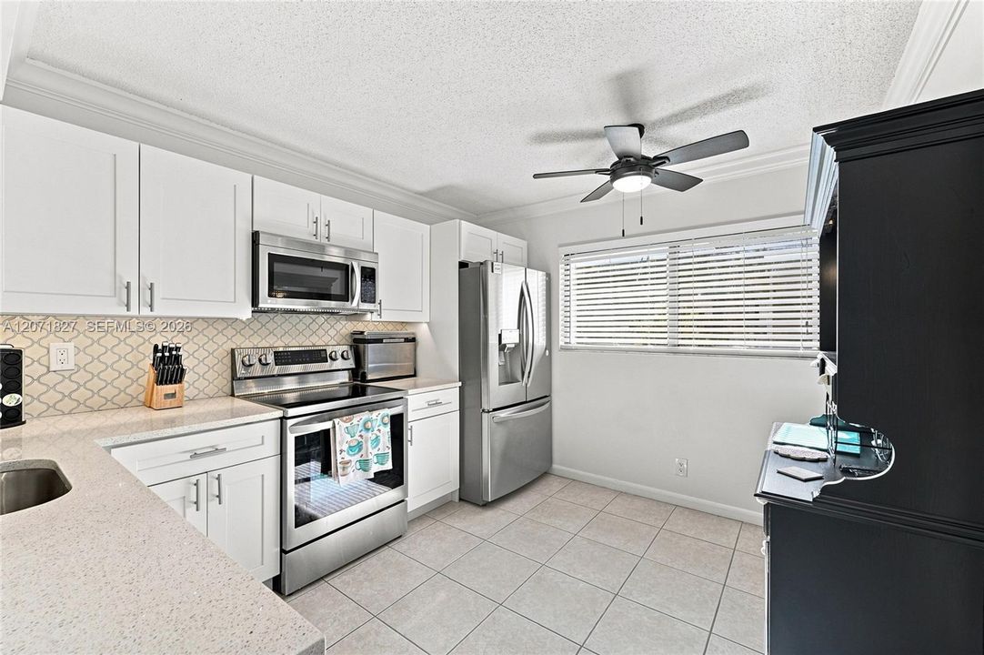 For Sale: $239,000 (2 beds, 2 baths, 900 Square Feet)