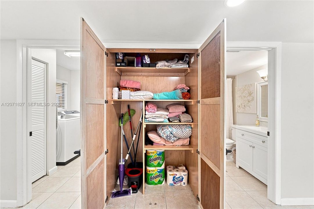 For Sale: $239,000 (2 beds, 2 baths, 900 Square Feet)