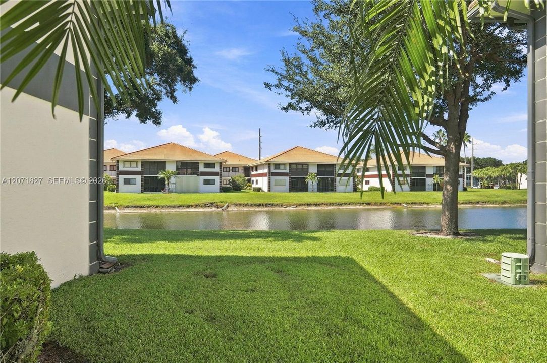 For Sale: $239,000 (2 beds, 2 baths, 900 Square Feet)
