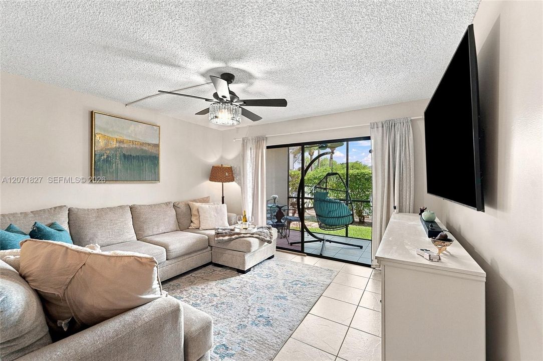 For Sale: $239,000 (2 beds, 2 baths, 900 Square Feet)