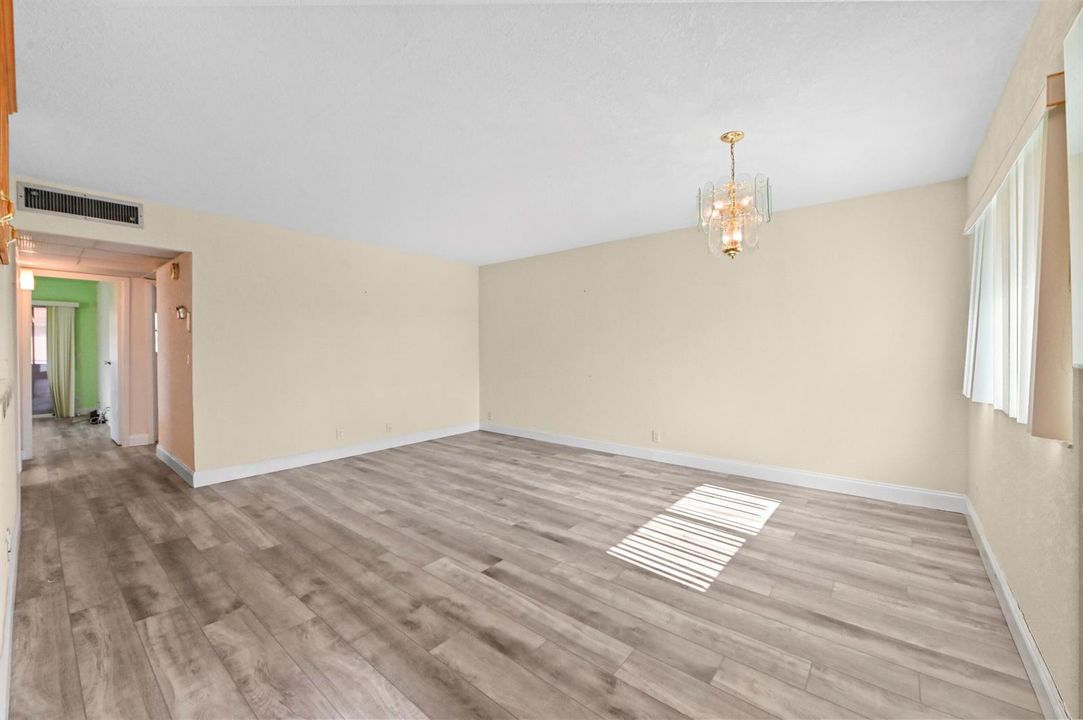 07 Living Room 02