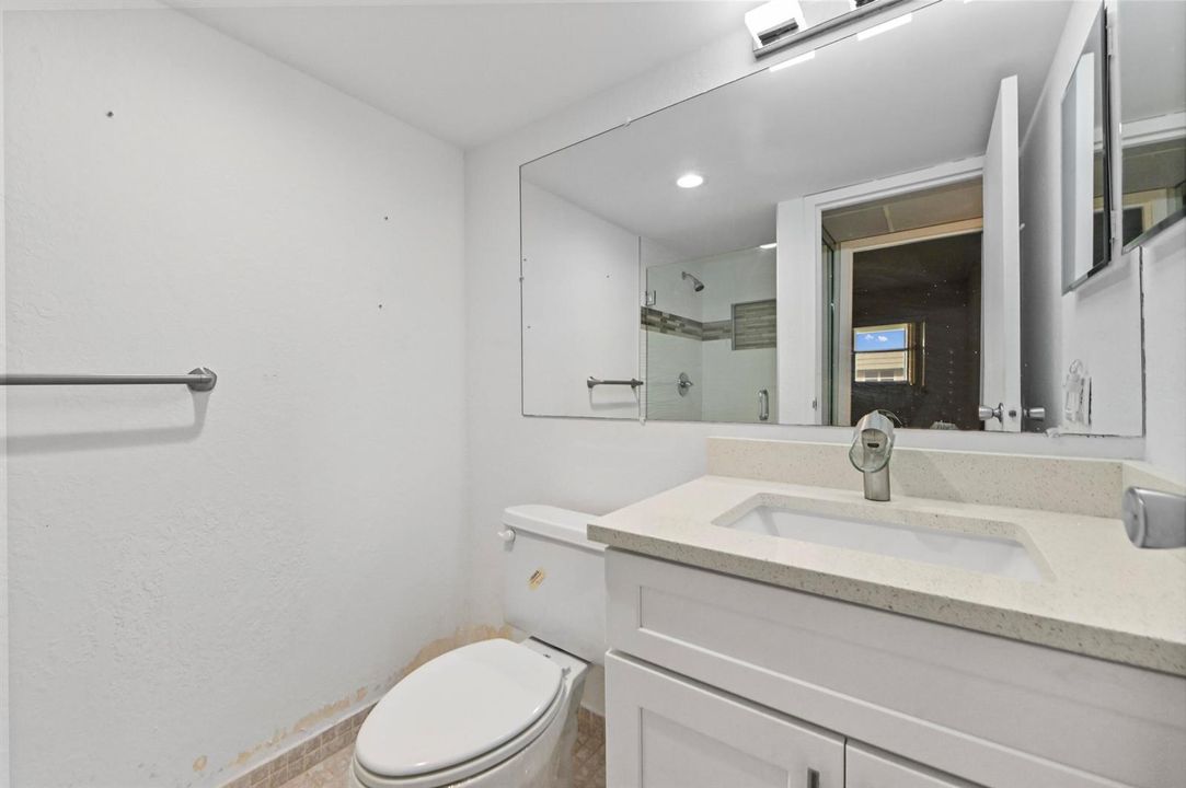 16 Bathroom 01