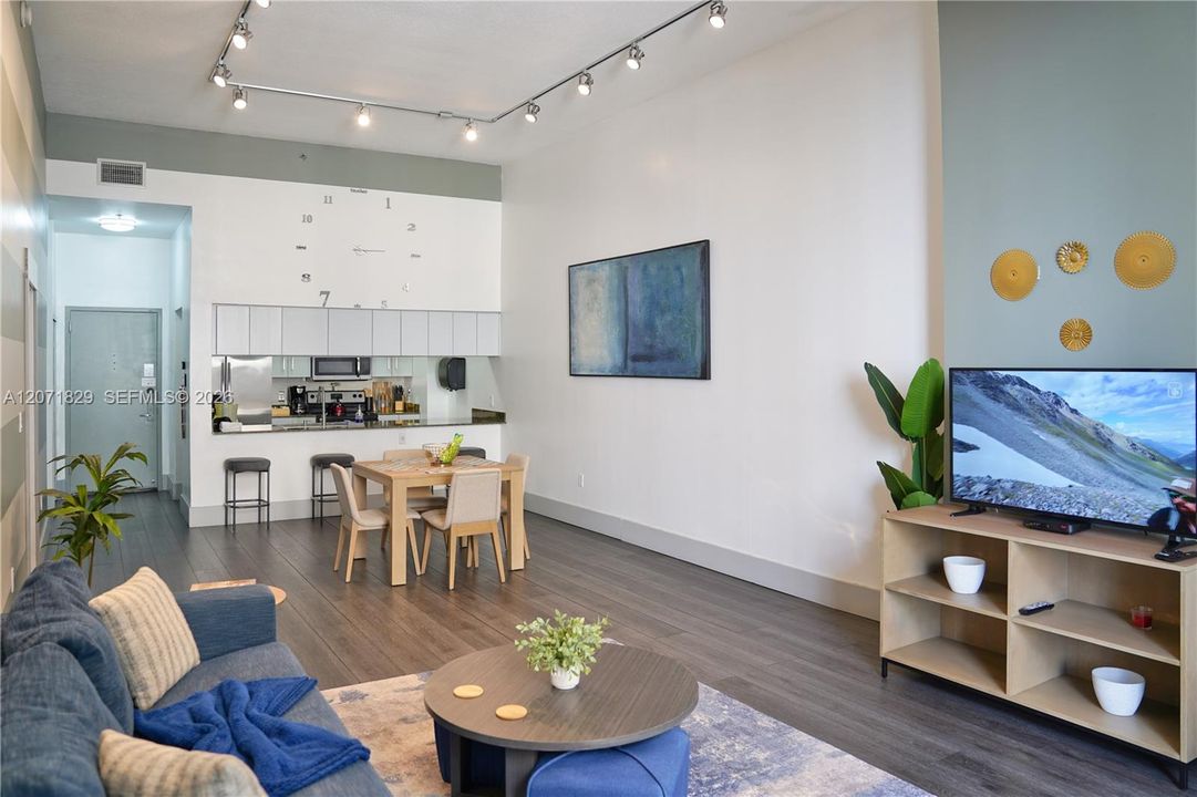For Rent: $4,500 (2 beds, 1 baths, 1072 Square Feet)