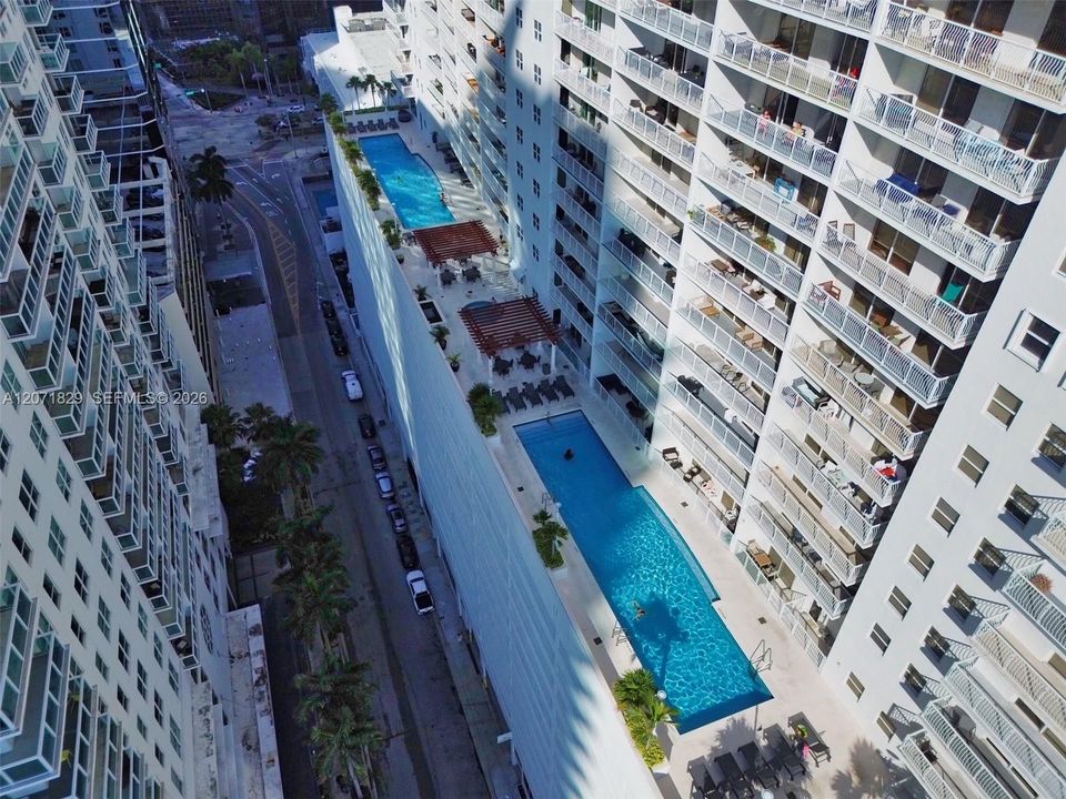 For Rent: $4,500 (2 beds, 1 baths, 1072 Square Feet)