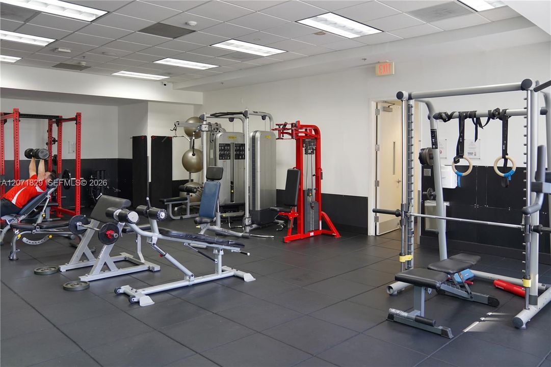 For Rent: $4,500 (2 beds, 1 baths, 1072 Square Feet)
