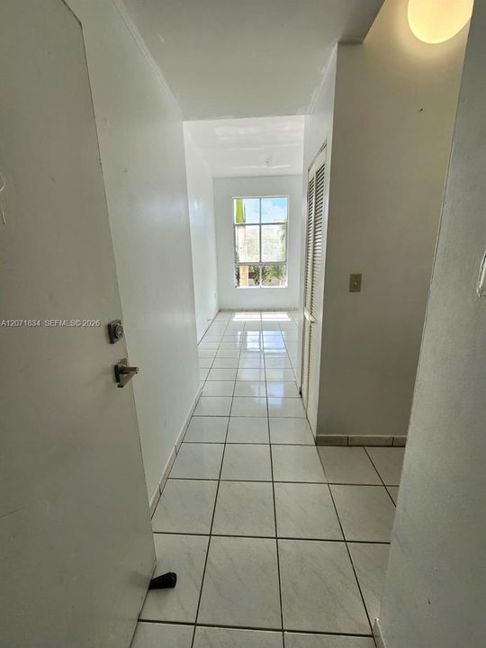 For Rent: $1,675 (1 beds, 1 baths, 570 Square Feet)