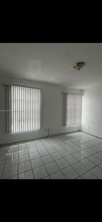 For Rent: $1,675 (1 beds, 1 baths, 570 Square Feet)