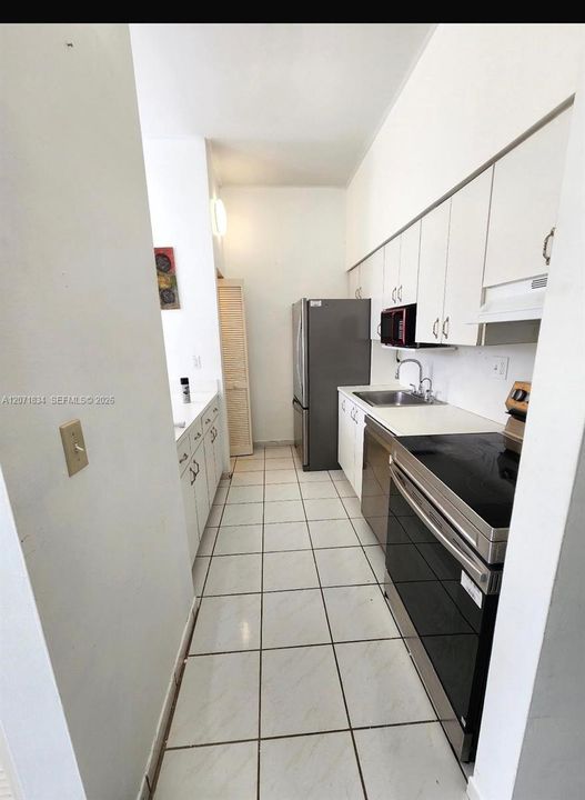 For Rent: $1,675 (1 beds, 1 baths, 570 Square Feet)