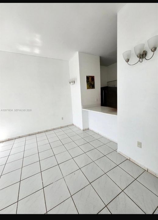 For Rent: $1,675 (1 beds, 1 baths, 570 Square Feet)