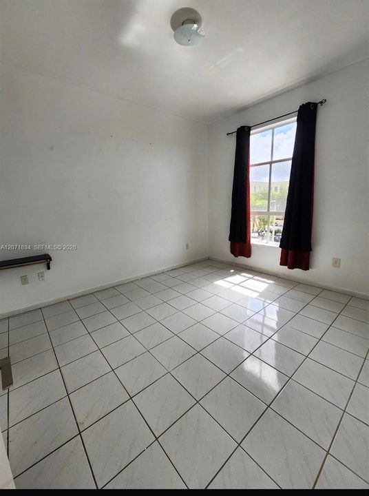 For Rent: $1,675 (1 beds, 1 baths, 570 Square Feet)